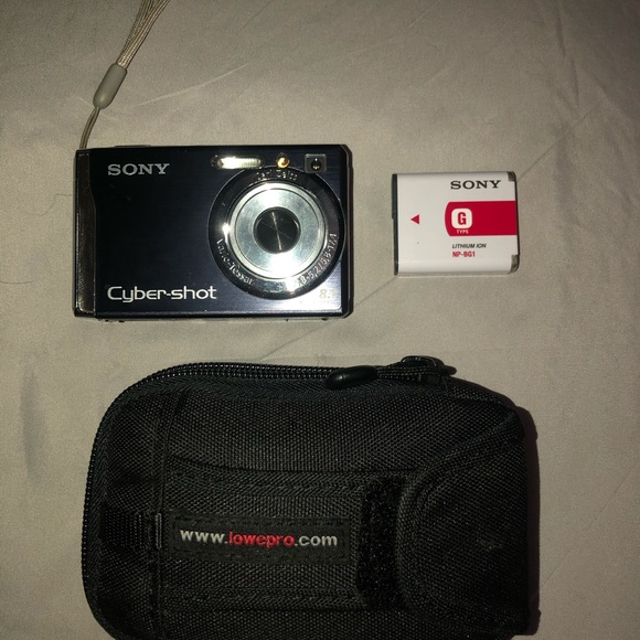 Sony Cyber Shot Digital Camera - Picture 2 of 3